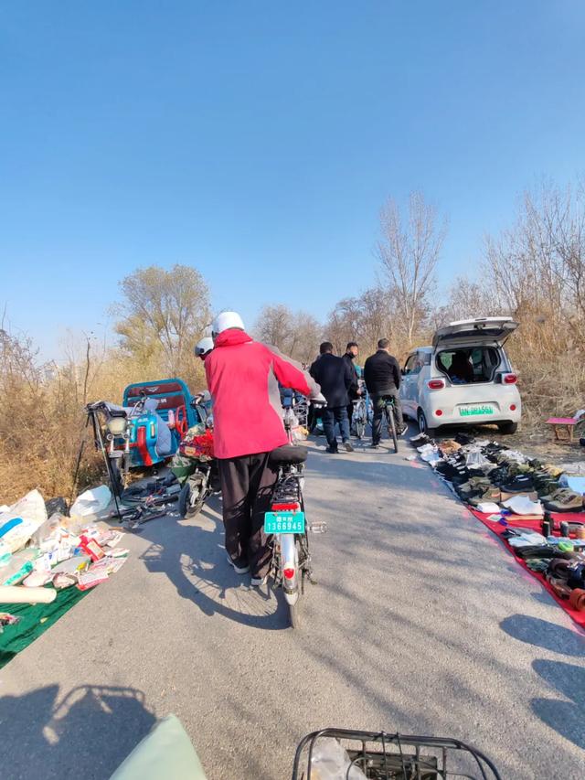 记录德州：岔河河堤上的大集，人山人海，异常热闹