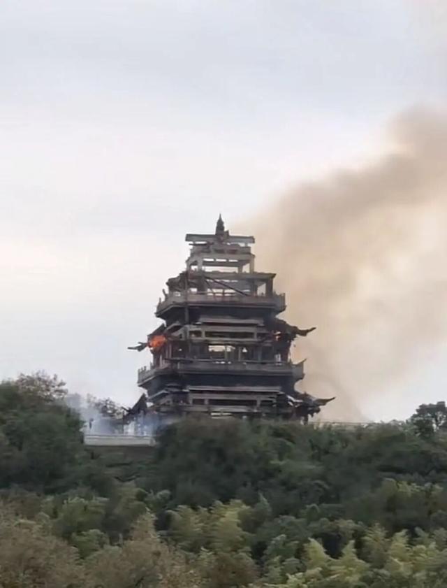 烧得只剩框架！官方通报“永庆寺突发火情”，系“南朝四百八十寺”之一
