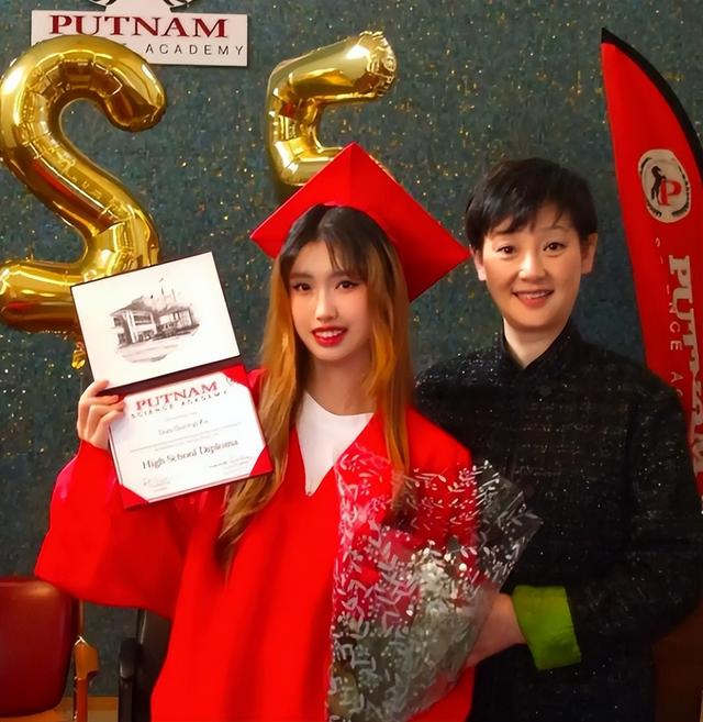 和徐帆离婚传闻真相大白仅2个月，冯小刚近况曝出，一点都不意外