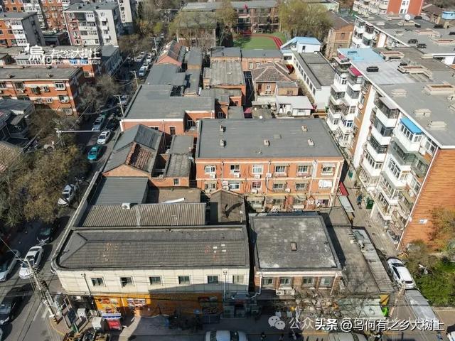 天津银凤里一带，已有百年历史，解放后被冠以正义、民主等名