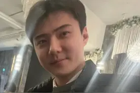 EXO吴世勋近照曝光，参加朋友婚礼打扮低调，30岁发福脸胖了一圈图片