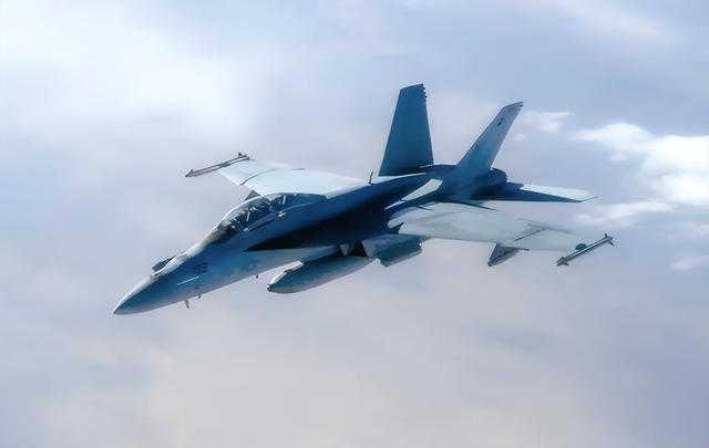 南海半天摔2架！美军今年已12起A级事故，尼米兹号恐撑不到退役