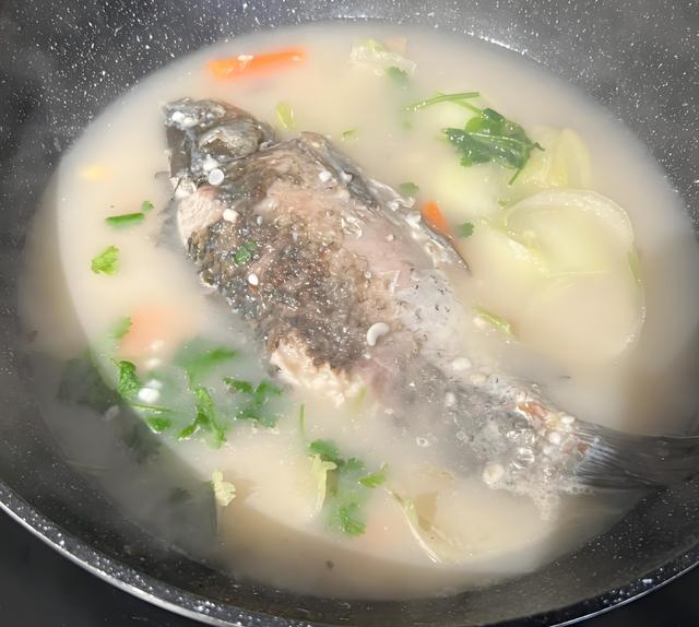 难怪你炖鱼总翻车！记住这几个时间点，新手也能炖出鲜嫩入味的鱼