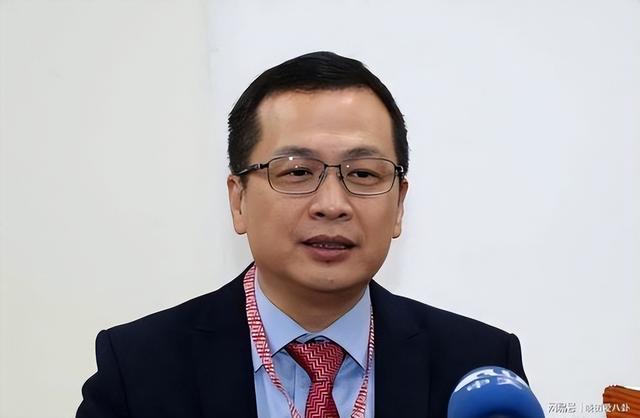 国民党改选，郑丽文暂排第一，不料郑丽文却说：我目标是不统不独