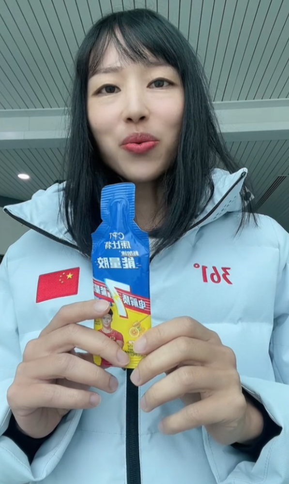 违规风波还没结束，辞退传闻再起，但最快女护士身上始终有件对事