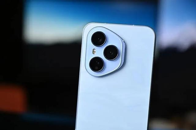 荣耀彻底“摊牌了”，7200mAh+16GB+1TB+IP69，顶配旗舰大跳水