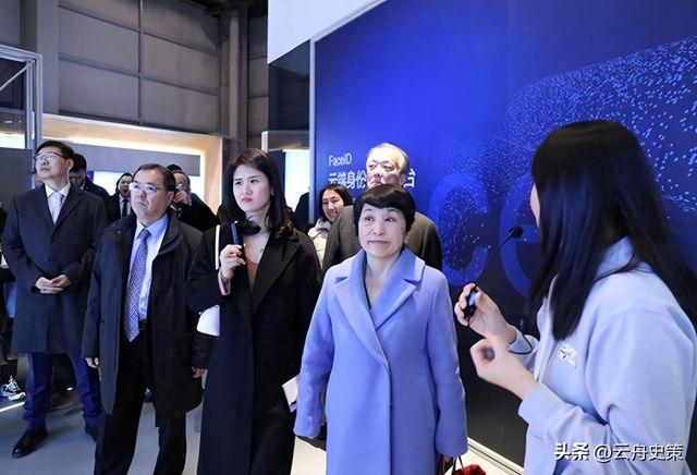 “铁娘子”逼宫高市辞职！日本政坛彻底变天，最迟这个月就倒台？