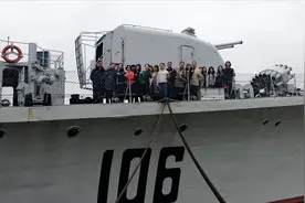 武汉106舰和303潜艇参观：解锁中国海军的奥秘图片