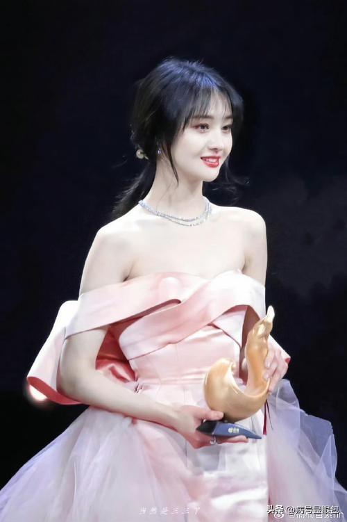 戏子误国？央媒点名批评的3位明星，臭名昭著，揭露后仍不知悔改