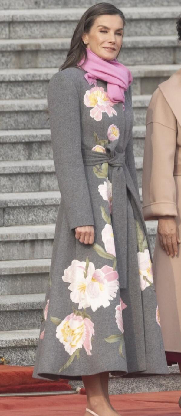 被西班牙王后惊艳了！4天6套Look，从成都美到北京