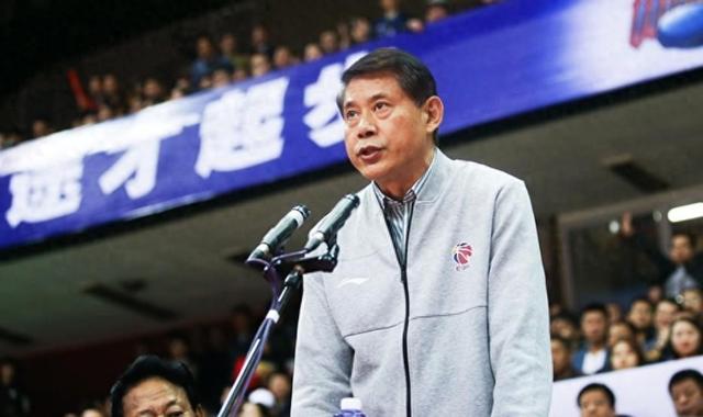 逼姚明退役，毁了王治郅，他是如何让中国篮球倒退了20年的？