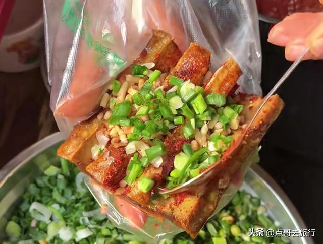 又一惊喜！成都超低调古场镇，是318国道第一站，好吃的巨多！