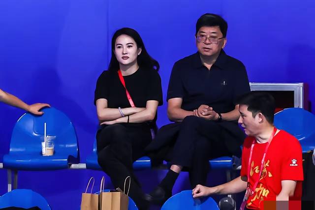 全红婵冲击第二金！没想到被陈芋汐超越，谁注意到场边陈若琳表情