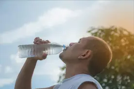 身体虚不虚，喝水就知道，一分钟教会你辨别阴虚、阳虚和痰湿！图片