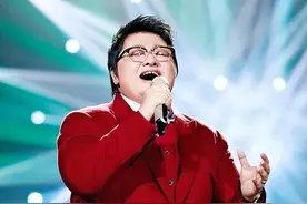 “骗”了我们多年，韩红的父亲竟是韩德江！难怪都不敢得罪她图片