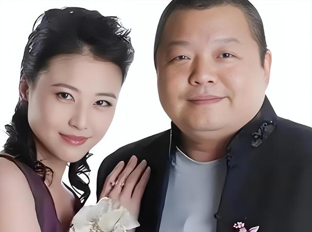 她连续5次上春晚，私下却和恩师同居怀孕被骗流产，现在57岁单身