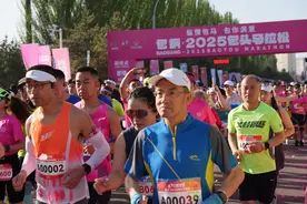 3万余跑者汇聚包头 共赴一场温暖马拉松之约图片