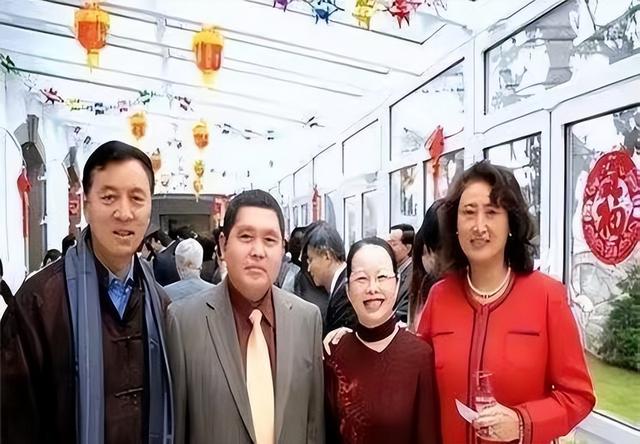 郎平做梦也没想到，曾获五连冠女排队长杨锡兰，如今沦落到做保安