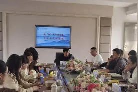 凝“新”聚力谋发展！荷花塘小学召开新进教师座谈会图片