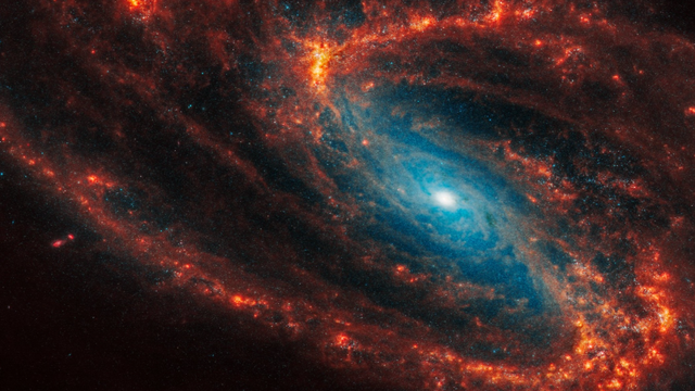 NGC3627之谜！星系惊现2万光年伤疤，黑洞高速穿越留下关键证据！