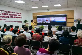 讲好“石榴籽”故事 共谱民族“团结情”——和平区北市场街道安图社区连线新疆民族团结宣讲联谊会图片