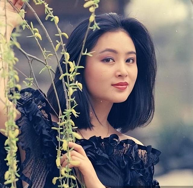 长得太美被导演占为己有？4年后生下大明星儿子，16岁开始争光了