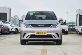 2025款比亚迪海豚上市，最高纯电续航520km，售价9.98万-12.98万图片