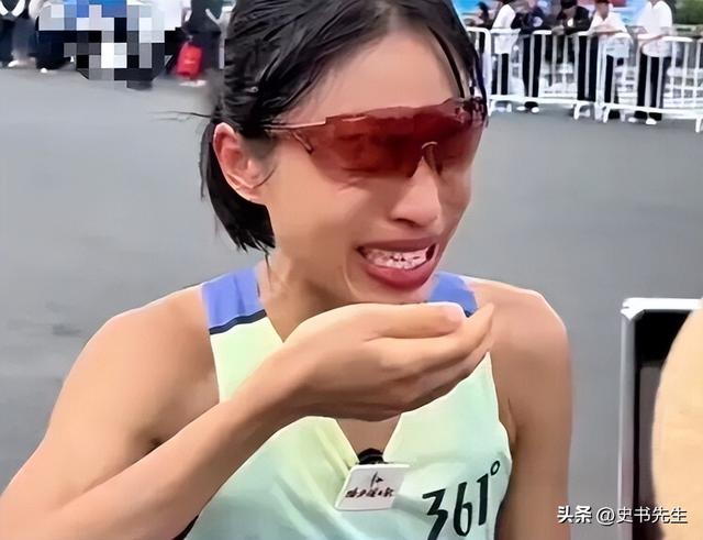 “最快女护士”再起风波！本人账号清空，官媒发声，白岩松被牵连