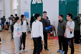 厦大举办羽毛球交流赛，台生：跟大陆同学切磋球技是很大的缘分图片