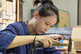 28岁女铸剑师，抡大锤抡出“麒麟臂”图片