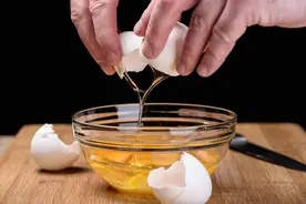 “一毛钱一个，这种鸡蛋千万别再买了”医生眼中的鸡蛋谣言与真相图片