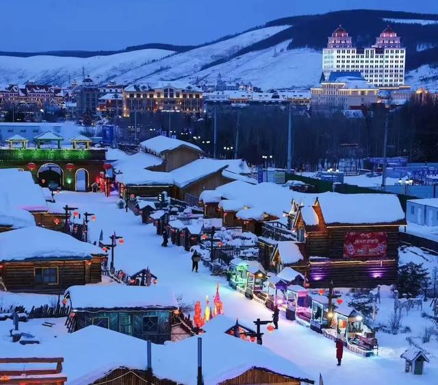 诚邀共赴跨年迎新之旅!银装素裹间,开启祈福狂欢的魔法庆典