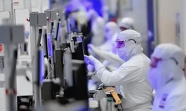 荷兰光刻机巨头幡然醒悟？要在无锡开工厂，中国或将打破芯片封锁