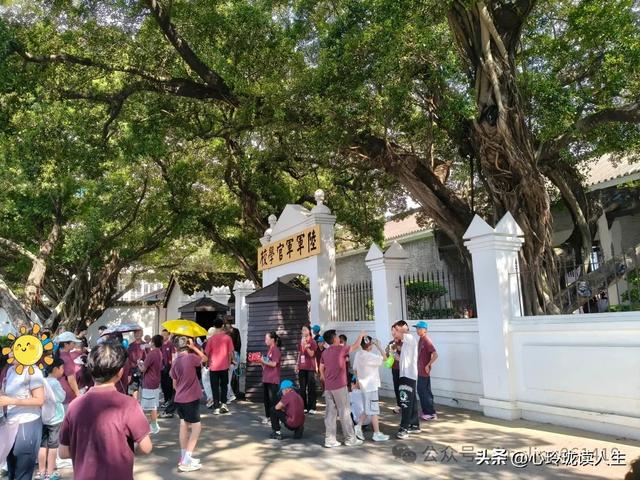 在广州去黄埔军校参观途中,就歺时碰到令人揪心的一幕