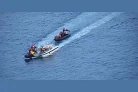 新靠山来了？菲律宾最大海警船现身南海：解放军利剑随时出鞘图片