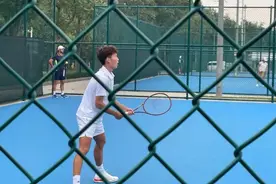 3支球拍打了十几分钟断线，给“郑钦文们”当陪练并不容易图片