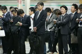 HR下跪招人：日本大学应届生赢麻了吗？图片