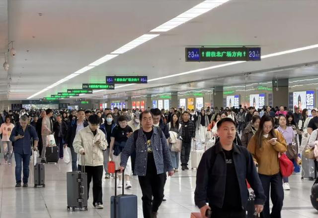 66.16万人次！4.67亿元！假期第一天，呼和浩特彻底火了