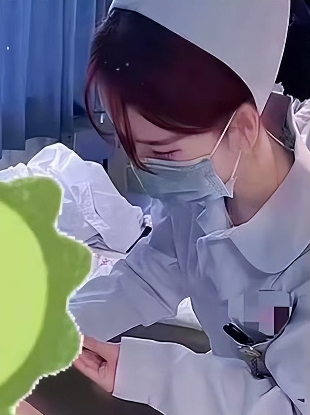 22岁女医学生被前男友杀害，闺蜜称男方长期靠她养着，动辄下跪自扇嘴巴；母亲：我活着的每一天就是等凶手死