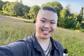 这次，被批“不男不女”的毕凌，把父亲毕福剑的体面，撕得稀碎图片