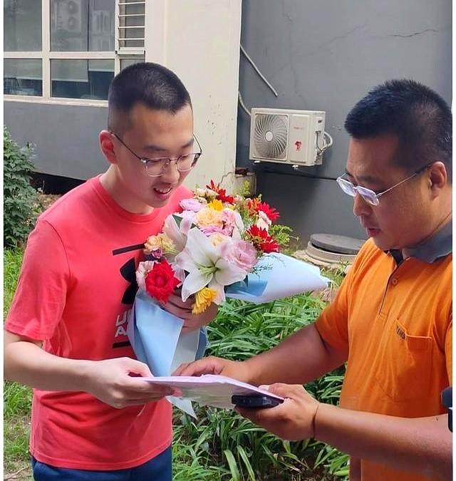 清华大学！沈阳今年第一张高考录取通知书送达！
