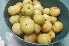 油柑维生素C含量是橙子的近8倍，也被誉为“刮油神器”！图片