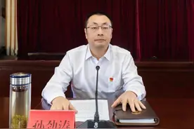 两任县委书记，同日被处理图片