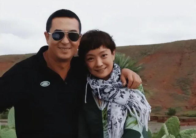 与王海燕离婚传闻真相大白1年，55岁张嘉益近况曝出，一点不意外