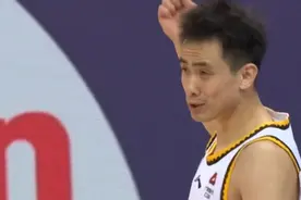 咆哮狂喷队友，给二老甩脸色！13号离队，辽篮变化最大的是赵继伟图片
