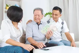 我开饭馆，正处级的堂哥来了3次都不给钱，回老家一趟后，我懂了图片