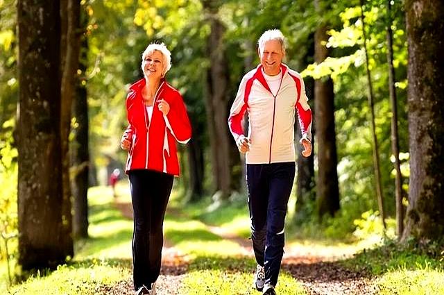 锻炼越多越早死 医生警告这7种运动，中老年人别再拼命做了