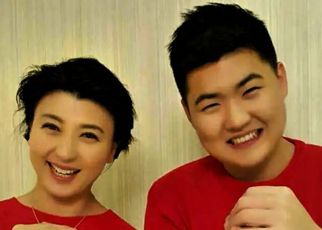 闫学晶哭穷风波大反转！儿子一句话戳破惊天真相