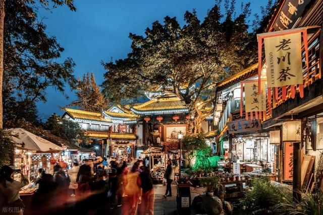 有人说，在成都面前，南京就是一座“小城市”，事实果真如此吗？