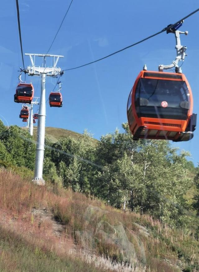 登上新疆云霄峰，一览四国景！